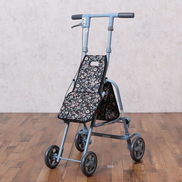 おしゃれなコンパクトシルバーカー 車椅子 介護用品tcマートのブログ