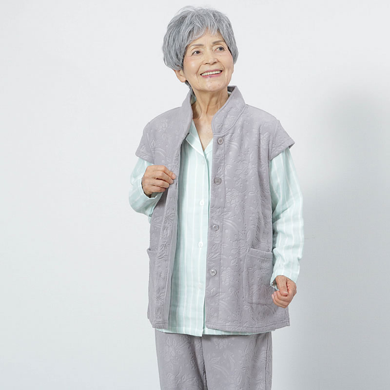 70代80代シニア女性に人気のあったかベストホームウェア（洋服）